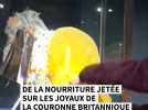 De la nourriture jetée sur les joyaux de la Couronne britannique