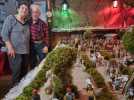 Depuis 50 ans, ce couple de retraités construit une crèche de 6 mètres de long !