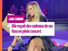 Lara Fabian reçoit des cadeaux de ses fans en plein concert