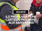 Ils distribuent des cartes de paiement pour les sans-abris