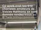 Les 600 choristes de Voices Harmony investissent le B'Twin Village