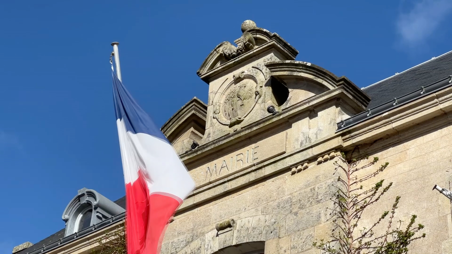 « C'est aberrant qu'il se représente avec ce problème d'escroquerie » : à Josselin, le maire sortant, seul en lice, risque l'inéligibilité [Vidéo]