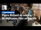 Pierre Richard en séance de dédicaces dans un caviste de Longuenesse