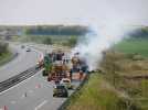 VIDÉO. Près de Fontenay-le-Comte, un poids lourd transportant des round-ballers prend feu sur l'A83