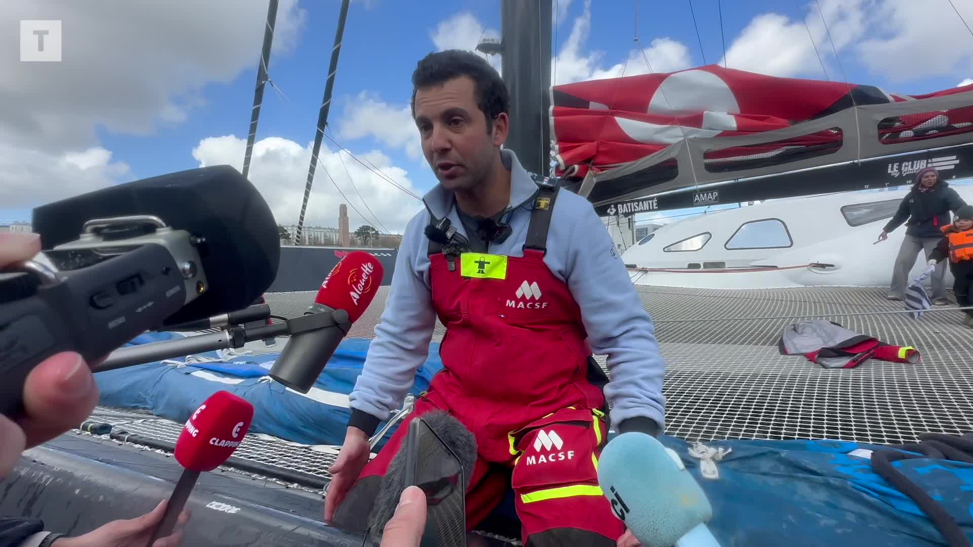 « J’avais les larmes aux yeux sur la ligne d’arrivée » : en vidéo, revivez l’arrivée de Guirec Soudée après son tour du monde à l’envers