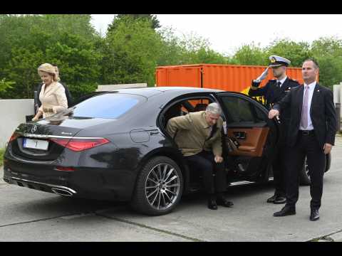 VIDEO : Avec quelles voitures roule le roi Ph&hellip;