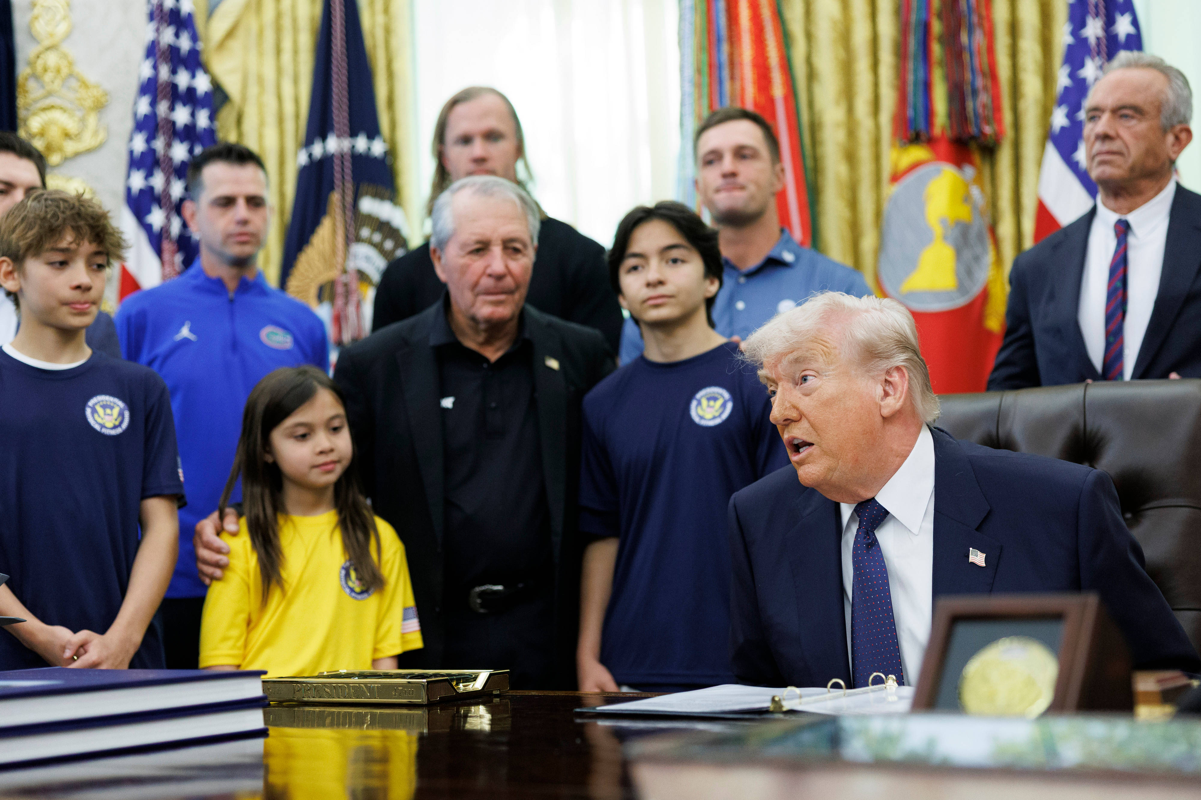 Donald Trump affirme à une petite fille qu'elle est « trop petite » pour jouer au volley-ball