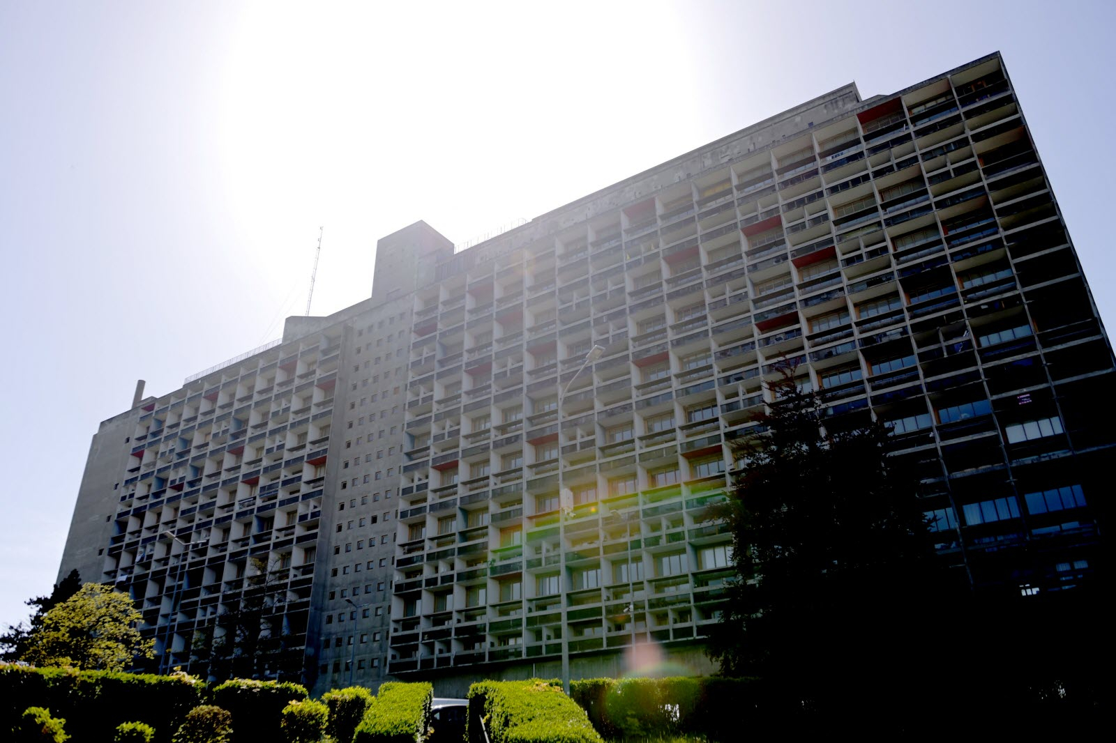 Vivre dans un monument classé en pleine canicule : l'enfer des habitants du Corbusier à Firminy