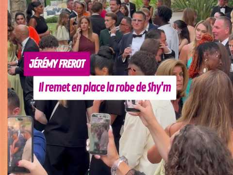 VIDEO : J�r�my Fr�rot remet en place la robe de Shy'm