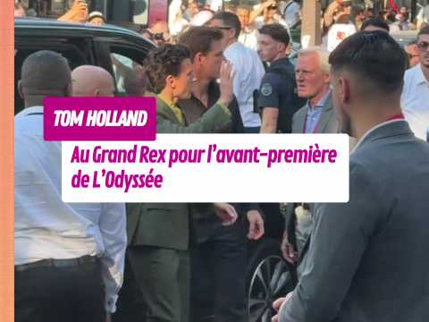 VIDEO : Tom Holland arrive � l?avant-premi�re&hellip;