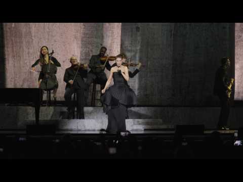 VIDEO : C�line Dion interpr�te The Power Of&hellip;