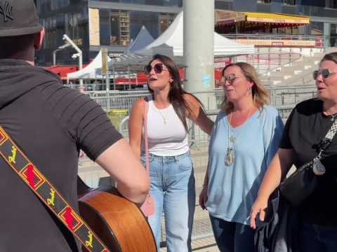 VIDEO : Les fans de C�line Dion s'�chauffent&hellip;