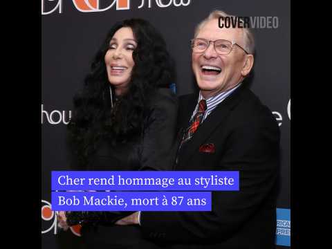 VIDEO : Cher et d'autres stars rendent hommag&hellip;