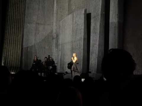 VIDEO : C�line Dion de retour sur sc�ne !