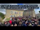 A Moncontour, plus de 400 personnes se réunissent devant la mairie pour soutenir la démocratie