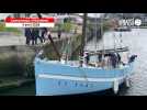 VIDÉO. À Concarneau, ce vieux gréement ambassadeur de la Ville bleue a été mis à l'eau