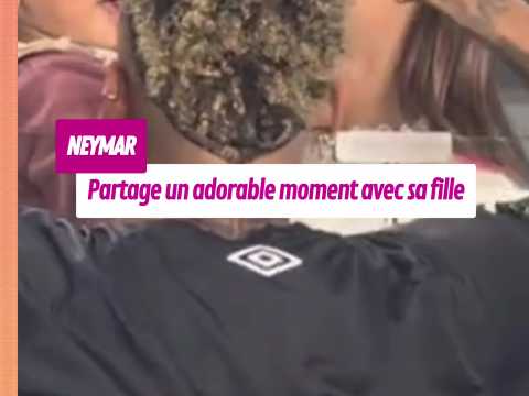 VIDEO : Tendre moment entre Neymar et sa fill&hellip;