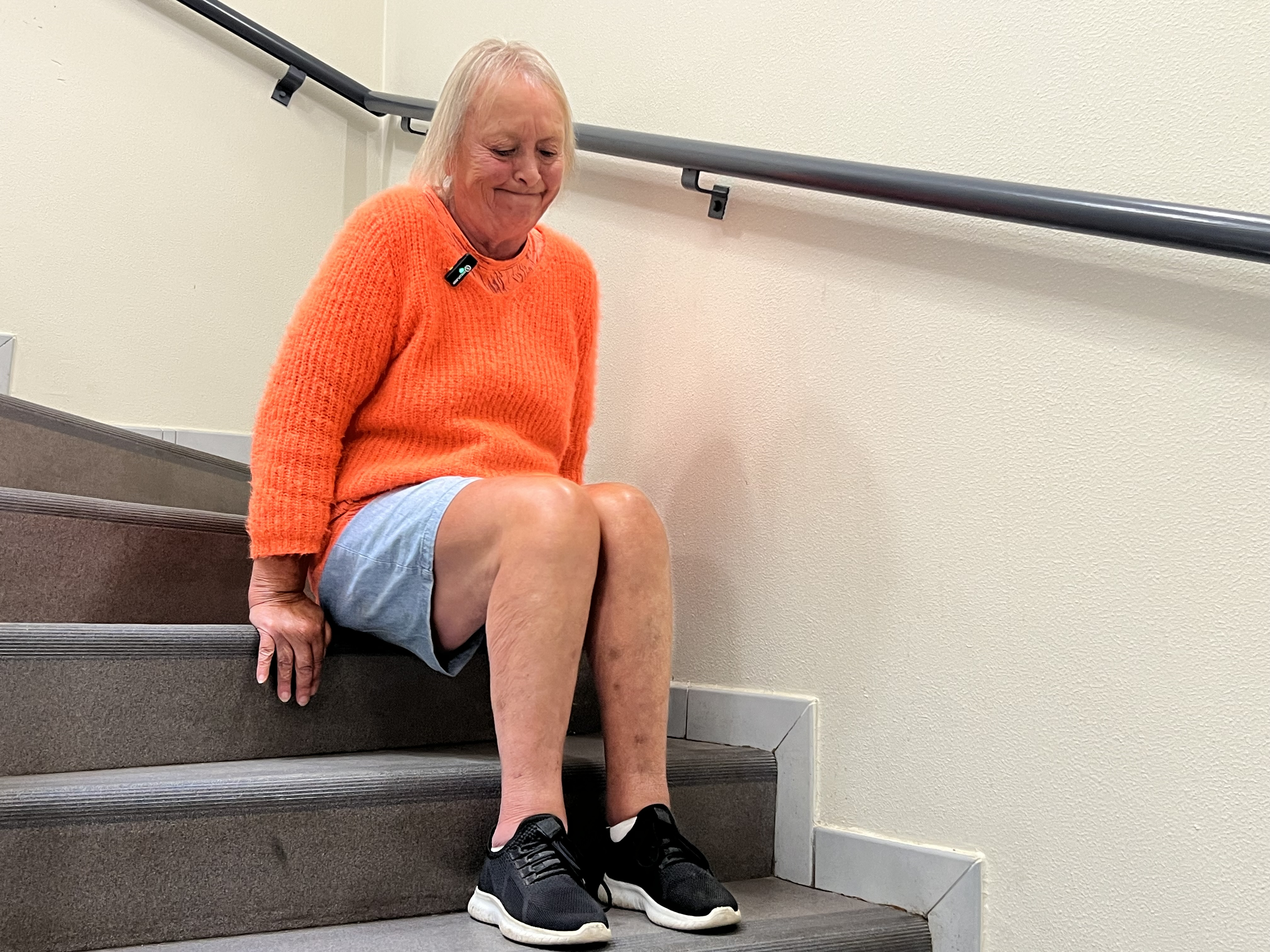 Ascenseur en panne à Dijon : handicapée, elle descend les marches sur les fesses