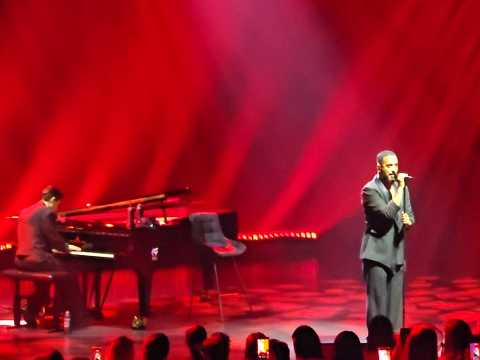 VIDEO : Slimane termine son concert piano voi&hellip;