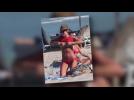 Watch video Julianne Hough dévoile sa silhouette en bikini à Miami